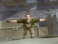 95ccf265-new-york-window-washer-taking-a-break-colorizedphotos.jpg