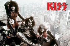 kiss-band.jpg kiss-band.jpg