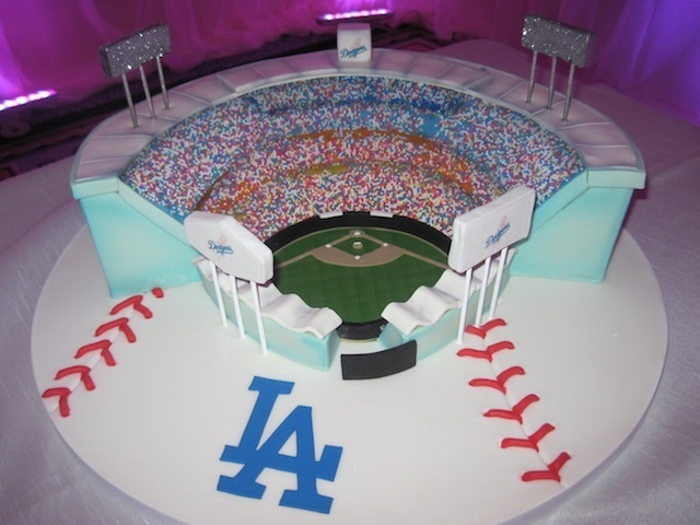 ecb8dd99e4bef1baacbd5fc8988eecbd--dodgers-cake-dodgers-party.jpg