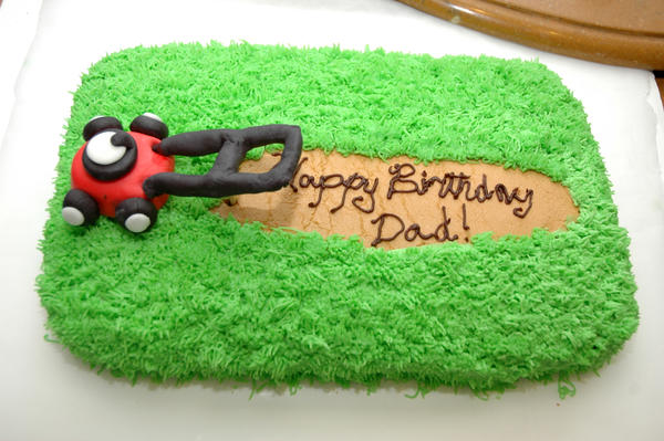 Lawn_Mower_Cake_by_christinaau.jpg