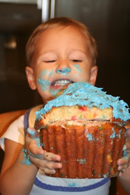 2_HUGE_CUPCAKE.jpg