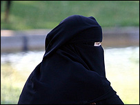 _40909912_burka203b.jpg