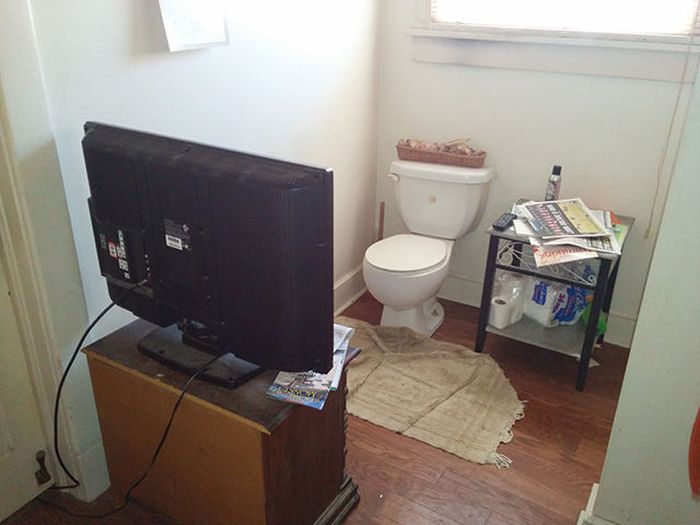 bathroom_antics_03.jpg