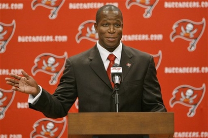 raheem-morris-is-introduced-to-the-press.jpg