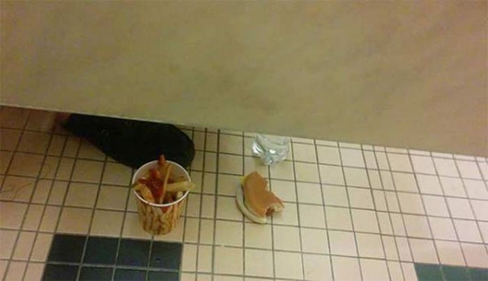 bathroom_antics_06.jpg