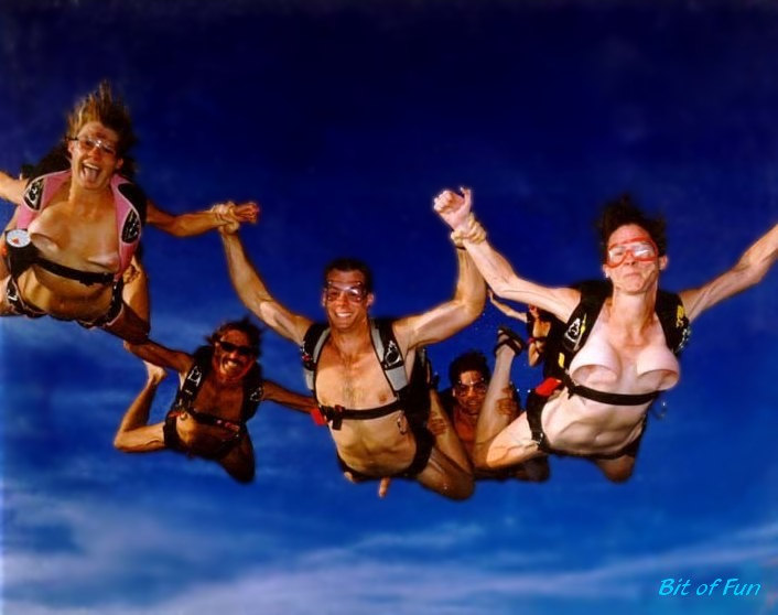 wei-Nude_skydiving.jpg