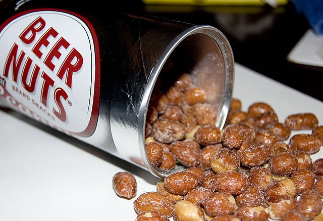 640px-Beer-nuts.jpg