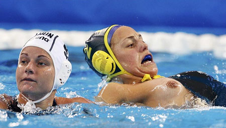 20080818-waterpolo_nipple_slip2.jpg