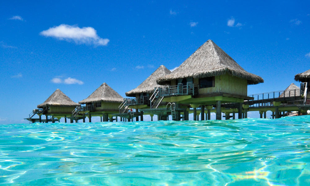 BOBILM_Overwater_Bungalows_1000x600_29636.jpg