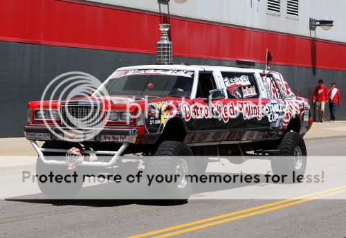 red-wings-limo.jpg