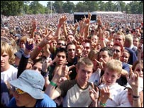 _39410285_crowd_203bod.jpg